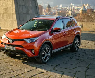 Frontvisning av en leiebil Toyota Rav4 i Tbilisi, Georgia ✓ Bil #9875. ✓ Automatisk TM ✓ 0 anmeldelser.
