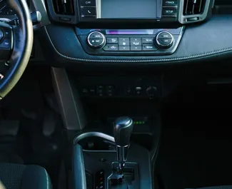 Toyota Rav4 2016 tilgjengelig for leie i Tbilisi, med ubegrenset kilometergrense.
