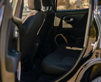 Jeep Renegade 2016 的 Petrol 2.4L 发动机，在 在第比利斯 出租。