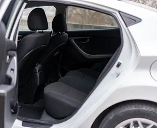 Bensin 1,8L-motoren til Hyundai Elantra 2016 for utleie i Tbilisi.