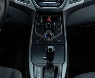 Hyundai Elantra 2016 tilgjengelig for leie i Tbilisi, med ubegrenset kilometergrense.