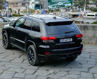 Alquiler de coches Jeep Grand Cherokee 2021 en Georgia, con ✓ combustible de Gasolina y 300 caballos de fuerza ➤ Desde 150 GEL por día.