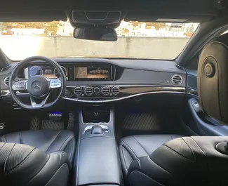 Mercedes-Benz S-Class 2015 مع نظام محرك خلفي، متاحة في في بيسيتشي.