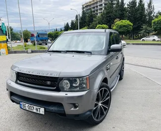 Sprednji pogled najetega avtomobila Land Rover Range Rover Sport v v Tbilisiju, Georgia ✓ Avtomobil #11885. ✓ Menjalnik Samodejno TM ✓ Mnenja 0.