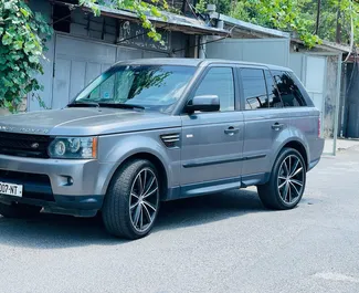 Najem avtomobila Land Rover Range Rover Sport 2013 v v Gruziji, z značilnostmi ✓ gorivo Bencin in 375 konjskih moči ➤ Od 200 GEL na dan.