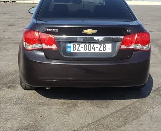 Chevrolet Cruze 2015 na voljo za najem v na letališču Kutaisi, z omejitvijo prevoženih kilometrov neomejeno.