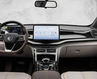 BYD Qin Plus rent. Mugavus auto rentimiseks Aserbaidžaanis ✓ Tagatisraha 1700 AZN ✓ Kindlustuse valikud: TPL, CDW, SCDW, FDW, Reisijad, Vargus, Noor.