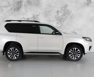Utleie av Toyota Land Cruiser Prado. Komfort, Premium, SUV bil til leie i Aserbajdsjan ✓ Depositum på 300 AZN ✓ Forsikringsalternativer: TPL, CDW, SCDW, FDW, Passasjerer, Tyveri, Ung, Ingen innskudd.