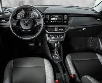 Skoda Rapidのレンタル。アゼルバイジャンにてでの経済, 快適さカーレンタル ✓ 預金300 AZN ✓ TPL, CDW, SCDW, FDW, 乗客数, 盗難, ヤング, デポジットなしの保険オプション付き。