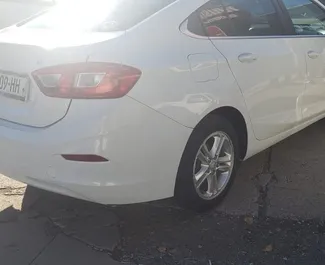 Najem avtomobila Chevrolet Cruze 2019 v v Gruziji, z značilnostmi ✓ gorivo Bencin in 220 konjskih moči ➤ Od 100 GEL na dan.