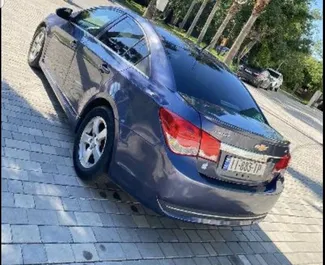 Aluguel de Chevrolet Cruze. Carro Conforto para Alugar na Geórgia ✓ Depósito de 300 GEL ✓ Opções de seguro: TPL, FDW, Passageiros, Jovem.