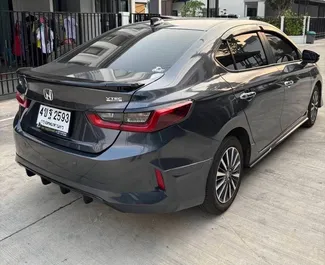 Alquiler de Honda City. Coche Economía, Confort para alquilar en Tailandia ✓ Depósito de 10000 THB ✓ opciones de seguro TPL, CDW, SCDW, Joven.