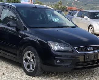 Přední pohled na pronájem Ford Focus SW na letišti Tirana, Albánie ✓ Auto č. 10000. ✓ Převodovka Manuální TM ✓ Recenze 0.