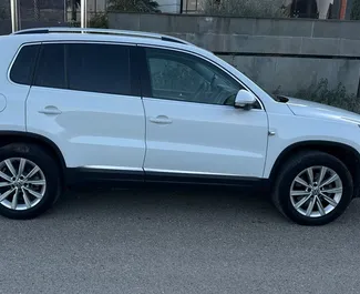 Volkswagen Tiguan 2015 location de voiture en Albanie, avec ✓ Essence carburant et 200 chevaux ➤ À partir de 46 EUR par jour.