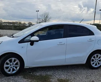 Aluguel de Carro Kia Rio #11861 com transmissão Manual no aeroporto de Tirana, equipado com motor 1,4L ➤ De Regont na Albânia.