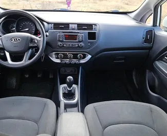 Motor Gasóleo 1,4L do Kia Rio 2012 para aluguel no aeroporto de Tirana.