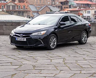 Kiralık bir Toyota Camry Tiflis'te, Gürcistan ön görünümü ✓ Araç #9871. ✓ Otomatik TM ✓ 0 yorumlar.