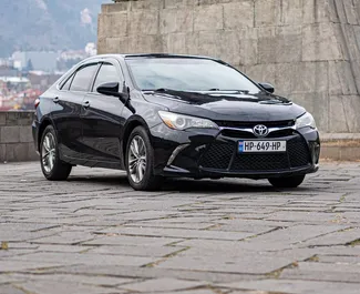 Araç Kiralama Toyota Camry #9871 Otomatik Tiflis'te, 2,5L motor ile donatılmış ➤ Julia tarafından Gürcistan'da.