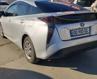 Najem avtomobila Toyota Prius 2020 v v Gruziji, z značilnostmi ✓ gorivo Bencin in 190 konjskih moči ➤ Od 100 GEL na dan.