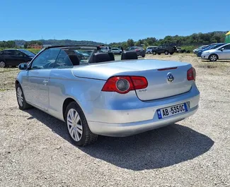 1.8L 엔진이 장착된 티라나 공항에서의 Volkswagen Eos #10123 매뉴얼 차량 대여 ➤ Begi 알바니아에서에서 제공.