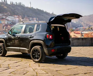 Najem avtomobila Jeep Renegade 2016 v v Gruziji, z značilnostmi ✓ gorivo Bencin in 184 konjskih moči ➤ Od 110 GEL na dan.