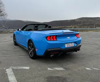 Najem avtomobila Ford Mustang Cabrio 2024 v v Gruziji, z značilnostmi ✓ gorivo Bencin in 325 konjskih moči ➤ Od 335 GEL na dan.