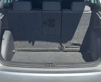 Volkswagen Golf Plus 2010 dostupné na prenájom v v meste Durres, s limitom kilometrov neobmedzené.