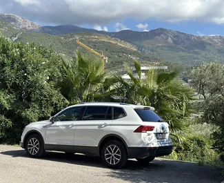 Alquiler de coches Volkswagen Tiguan 2020 en Montenegro, con ✓ combustible de Diesel y 150 caballos de fuerza ➤ Desde 40 EUR por día.