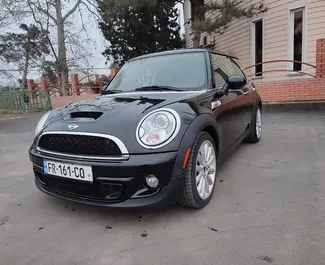 Najem avtomobila Mini Cooper S 2014 v v Gruziji, z značilnostmi ✓ gorivo Bencin in 168 konjskih moči ➤ Od 80 GEL na dan.