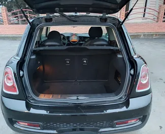 Mini Cooper S 2014 na voljo za najem v v Tbilisiju, z omejitvijo prevoženih kilometrov 250 km/dan.