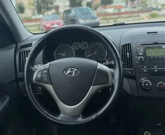 Hyundai i30 2010 dostupné na prenájom v v meste Durres, s limitom kilometrov neobmedzené.