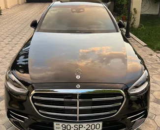 Aluguel de carro Mercedes-Benz S560 2023 no Azerbaijão, com ✓ combustível Gasolina e 380 cavalos de potência ➤ A partir de 820 AZN por dia.