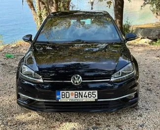 Frontvisning av en leiebil Volkswagen Golf 7 i Rafailovici, Montenegro ✓ Bil #5565. ✓ Automatisk TM ✓ 0 anmeldelser.