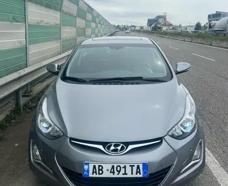 Vista frontal de um aluguel Hyundai Elantra em Durres, Albânia ✓ Carro #11536. ✓ Transmissão Automático TM ✓ 0 avaliações.