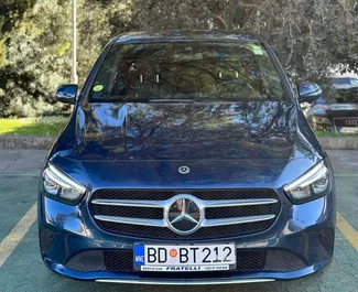 Mercedes-Benz B-Class 2021 k dispozici k pronájmu v Rafailovici, s omezením ujetých kilometrů neomezené.
