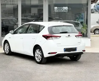 Vista frontal de um aluguel Toyota Auris em Alicante, Espanha ✓ Carro #12960. ✓ Transmissão Automático TM ✓ 0 avaliações.