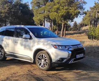 Mitsubishi Outlander Xl 대여. 조지아에서에서 대여 가능한 편안함, 크로스오버 차량 ✓ 보증금 없음 ✓ TPL, CDW, SCDW, 승객, 도난 보험 옵션.