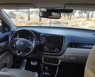무제한의 주행 제한이 있는 트빌리시에서에서 대여 가능한 Mitsubishi Outlander Xl 2019.