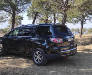 Pronájem GMC Acadia. Auto typu Komfort, SUV k pronájmu v Gruzii ✓ Bez zálohy ✓ Možnosti pojištění: TPL, CDW, SCDW, Cestující, Krádež.