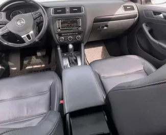 Volkswagen Jetta 2015 biludlejning i Albanien, med ✓ Diesel brændstof og  hestekræfter ➤ Starter fra 35 EUR pr. dag.