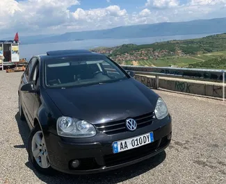 Μπροστινή όψη ενοικιαζόμενου Volkswagen Golf 5 στο αεροδρόμιο των Τιράνων, Αλβανία ✓ Αριθμός αυτοκινήτου #13050. ✓ Κιβώτιο ταχυτήτων Αυτόματο TM ✓ 0 κριτικές.