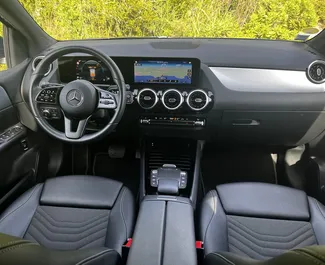 Pronajměte si Mercedes-Benz B-Class v Rafailovici Černá Hora