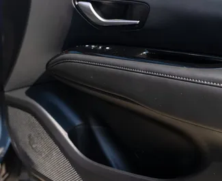 Interiøret til Hyundai Tucson til leie i Georgia. En flott 5-seters bil med Automatisk-gir.