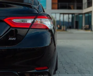 Toyota Camry 2019 med Frontdrift-system, tilgjengelig i Tbilisi.