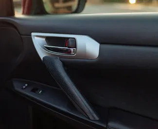 Lexus CT200H 2012 med Frontdrift-system, tilgjengelig i Tbilisi.