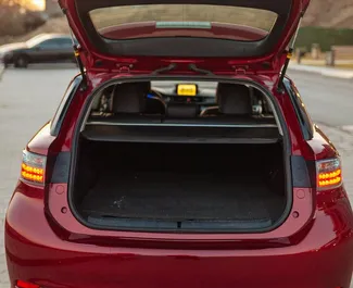 Utleie av Lexus CT200H. Komfort, Premium bil til leie i Georgia ✓ Depositum på 200 GEL ✓ Forsikringsalternativer: TPL, CDW, SCDW, Tyveri.