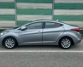 Aluguel de carro Hyundai Elantra 2018 na Albânia, com ✓ combustível Gasóleo e 140 cavalos de potência ➤ A partir de 16 EUR por dia.
