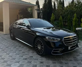 Aluguel de Mercedes-Benz S560. Carro Premium, Luxo para Alugar no Azerbaijão ✓ Depósito de 300 AZN ✓ Opções de seguro: TPL, CDW.