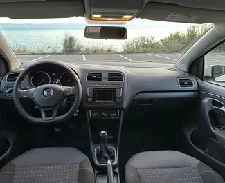 Volkswagen Polo 2018 для аренды в Рафаиловичах. Лимит пробега не ограничен.
