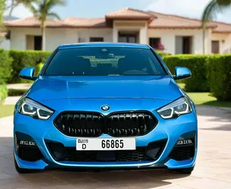 Μπροστινή όψη ενοικιαζόμενου BMW 218i στο Ντουμπάι, Ηνωμένα Αραβικά Εμιράτα ✓ Αριθμός αυτοκινήτου #13444. ✓ Κιβώτιο ταχυτήτων Αυτόματο TM ✓ 0 κριτικές.